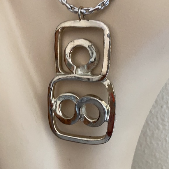 Les Bernard Inc Necklace - Picture 2 of 9